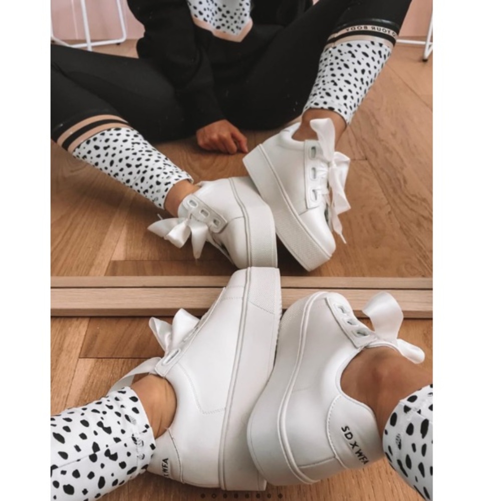 Confident Kicks Sneakers White
